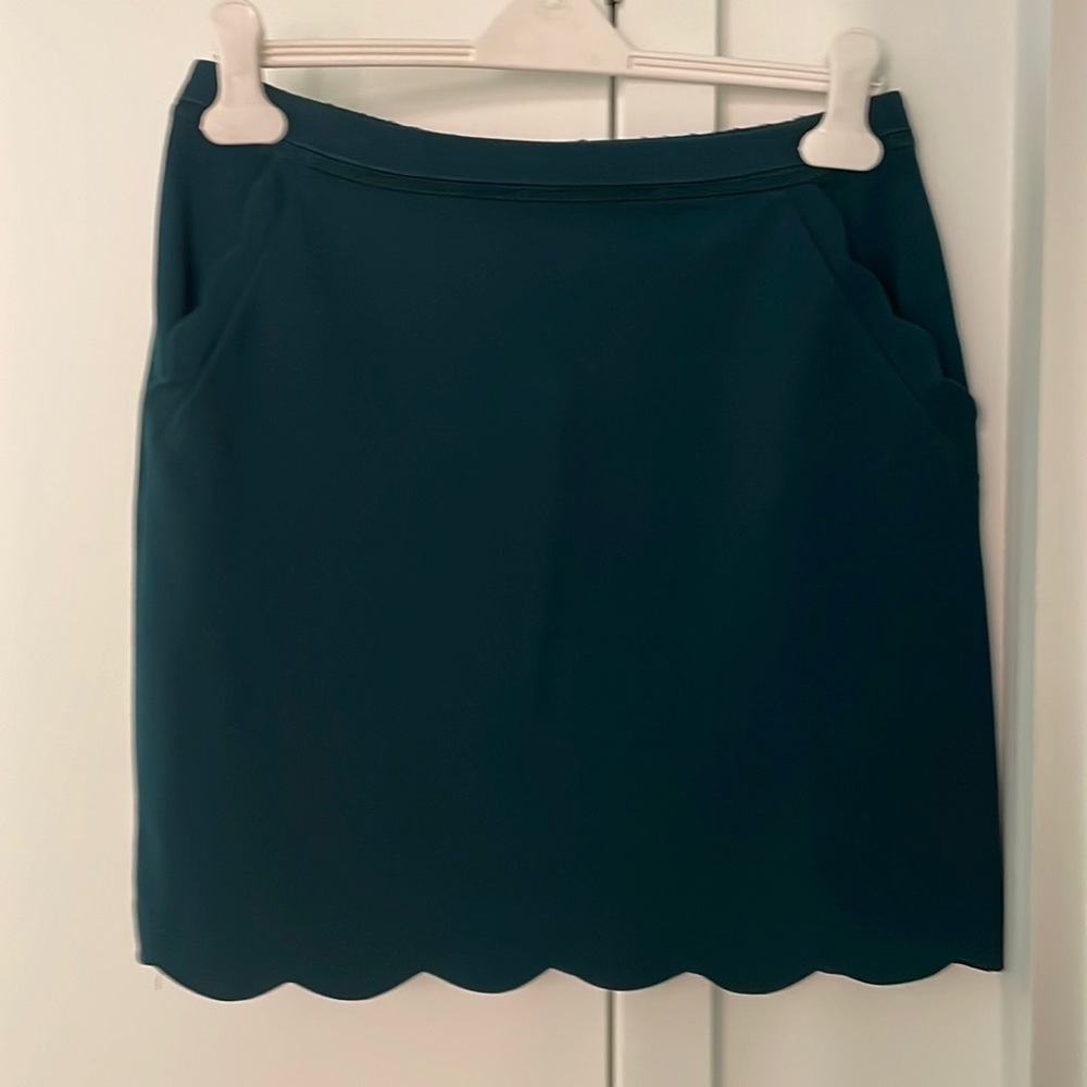Gemstone green skirt with scallop edge! Comfortable and stylish!